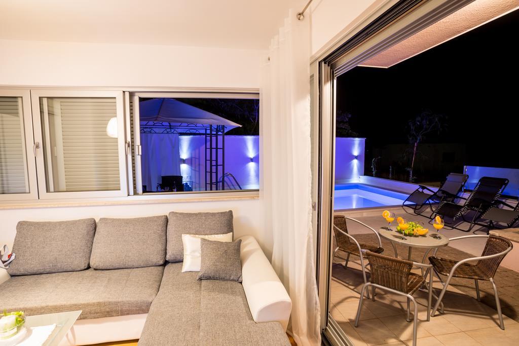 Apartment Falcon Stari Grad  Rum bild