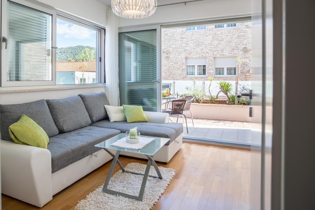 Apartment Falcon Stari Grad  Rum bild