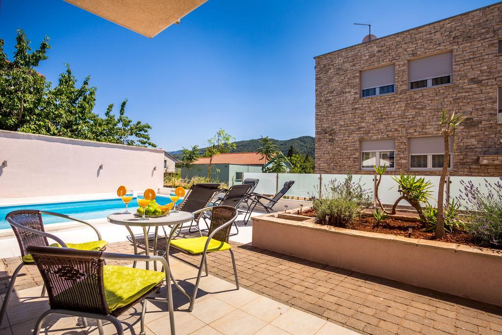 Apartment Falcon Stari Grad  Rum bild