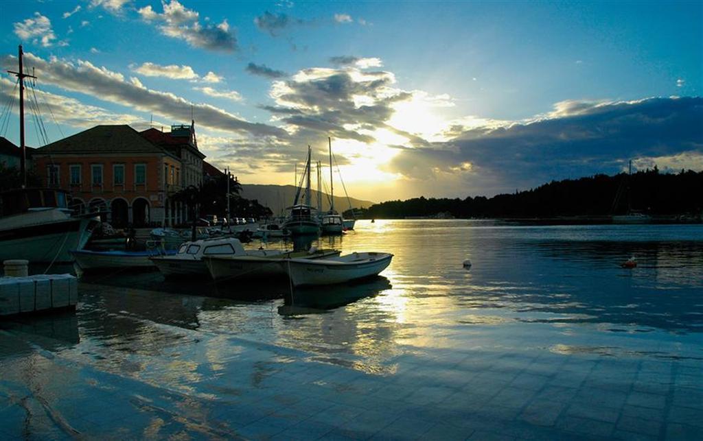 Apartment Falcon Stari Grad  Rum bild