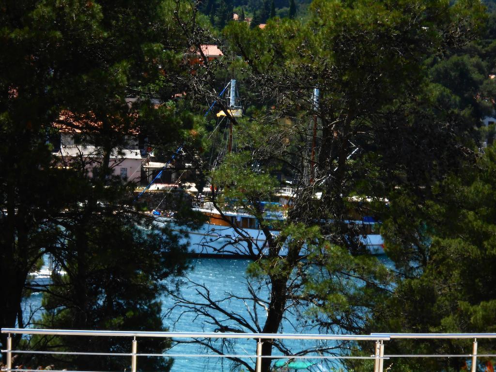 Apartment Falcon Stari Grad  Exteriör bild